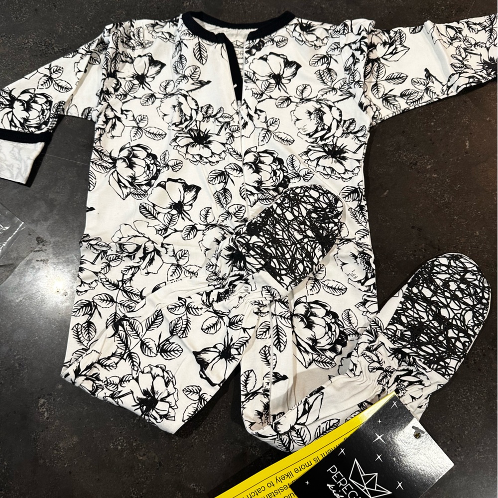 NWT Peregrine Floral Bamboo Footed Sleeper Size 18-24 Months Black/White